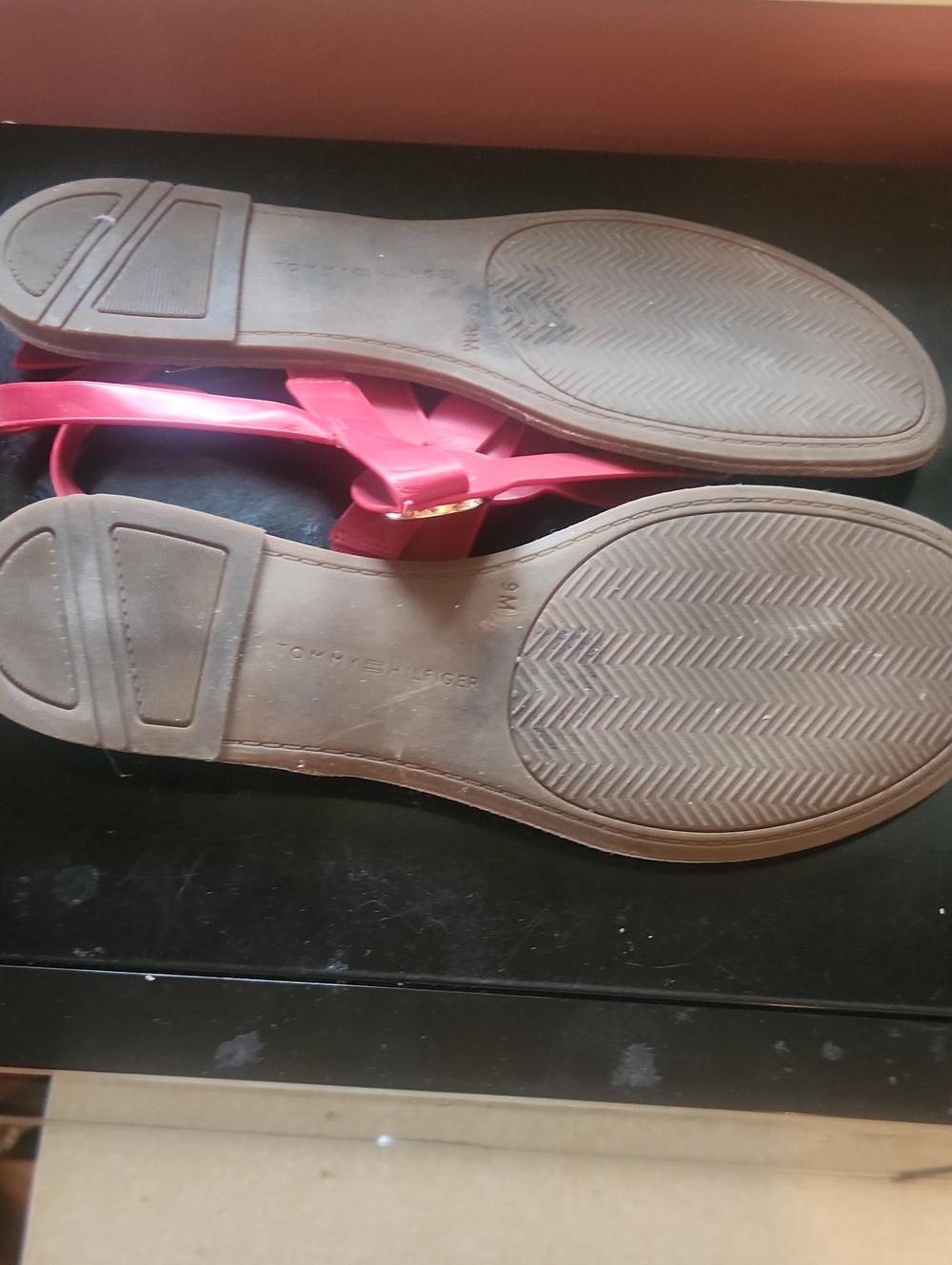 Tommy Hilfiger Red T‑Strap Sandals with Gold Logo - Picture 3 of 3